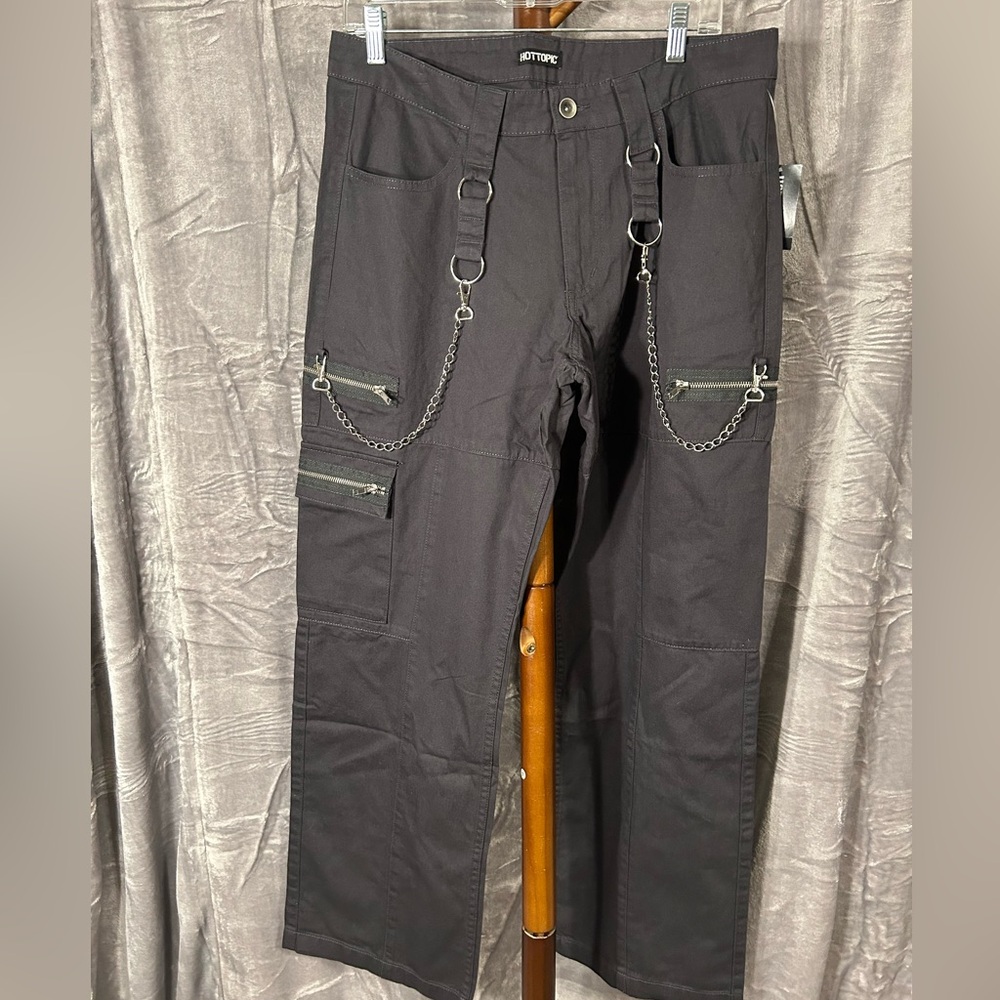NWT Hot Topic Dark Gray Men’s Cargo Straight Leg Pants with Chains size 34Wx32L